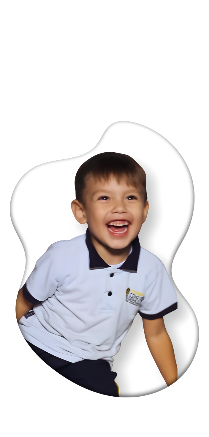 Niño de la fundación agradeciendo