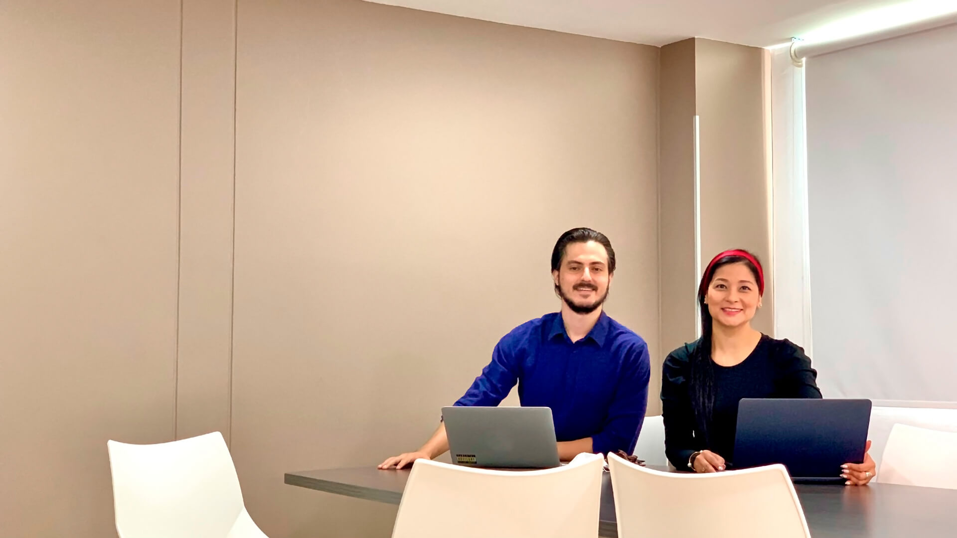 Fundadores de THINK TIC - Zully y Carlos, expertos en SEO y Marketing Digital
